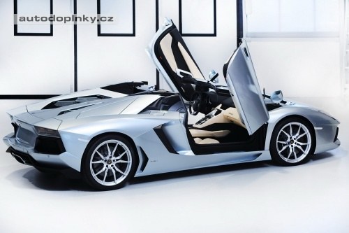 Aventador LP700-4 Roadster odhalen