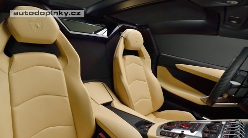 Aventador LP700-4 Roadster odhalen