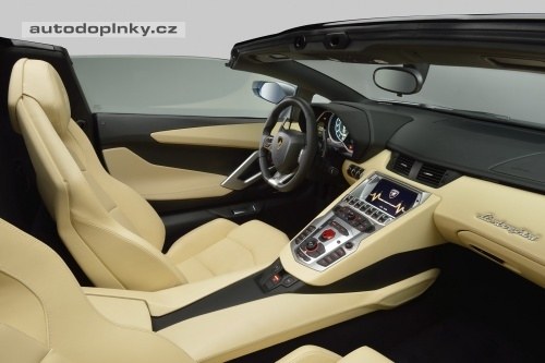 Aventador LP700-4 Roadster odhalen