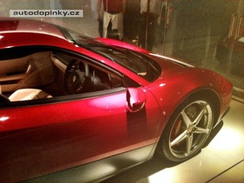 Po stop�ch Ferrari SP12