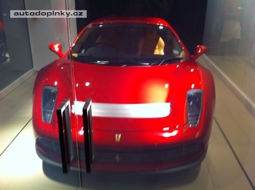 Po stop�ch Ferrari SP12