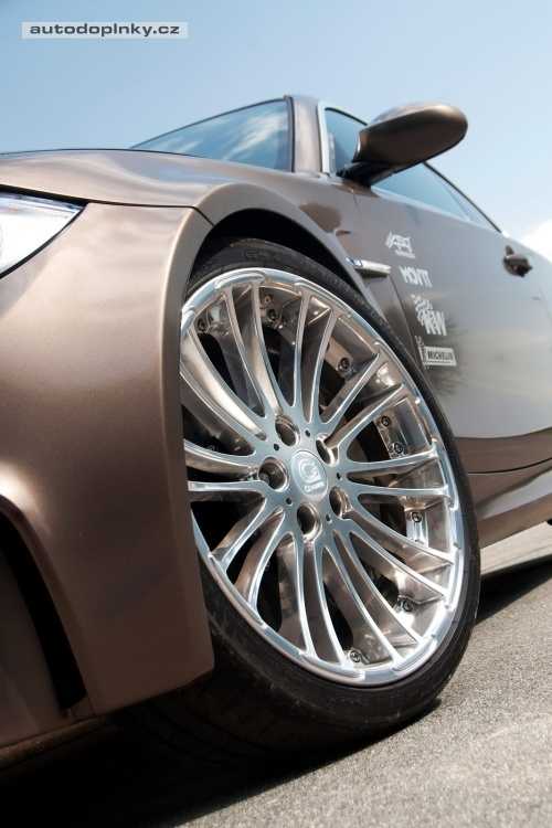 ��len� BMW 1 M � 600 kon�