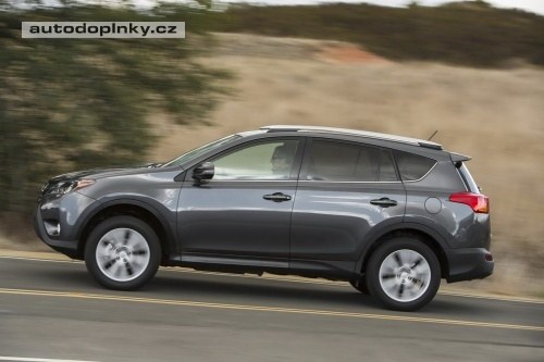 Toyota RAV4 v nov�m