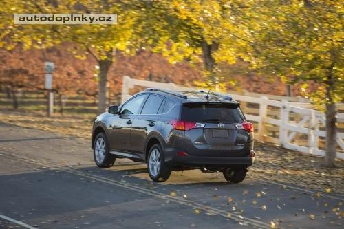 Toyota RAV4 v nov�m