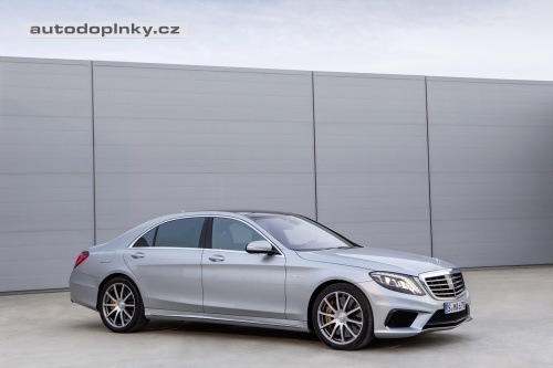 Mercedes uk�e S65 AMG a S600 V12