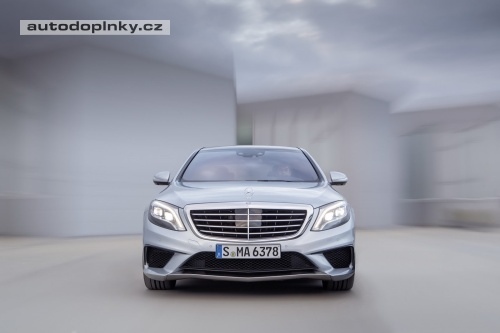 Mercedes uk�e S65 AMG a S600 V12