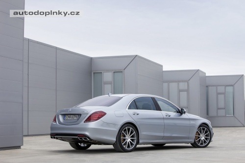 Mercedes uk�e S65 AMG a S600 V12