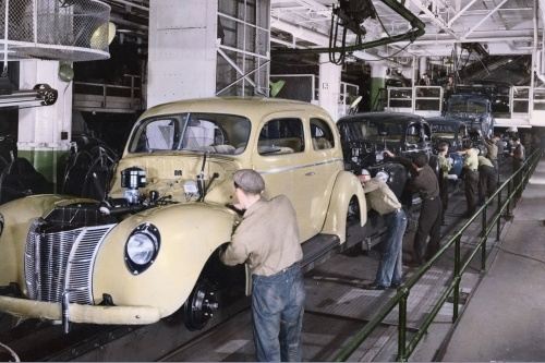 Ford slav� 100let mont�n� linky