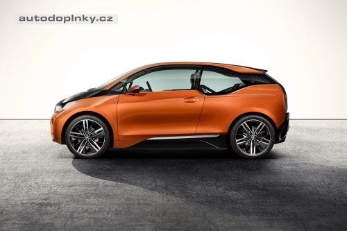 Sto tis�c lidi chce testovat BMW i3 EV