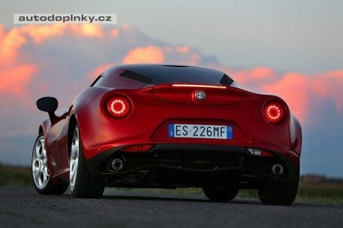 Alfa Romeo 4C jde do v�roby