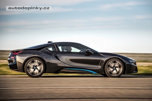 BMW vyprodalo i8 na p��t� rok