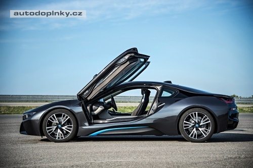 BMW vyprodalo i8 na p��t� rok