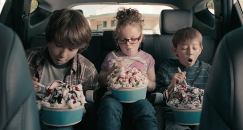 Super Bowl reklamy v pln�m proudu