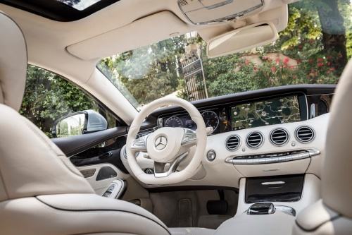 S-Class Coupe je Auto sn� 2014