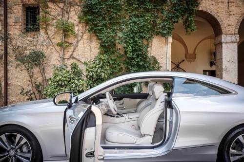 S-Class Coupe je Auto sn� 2014