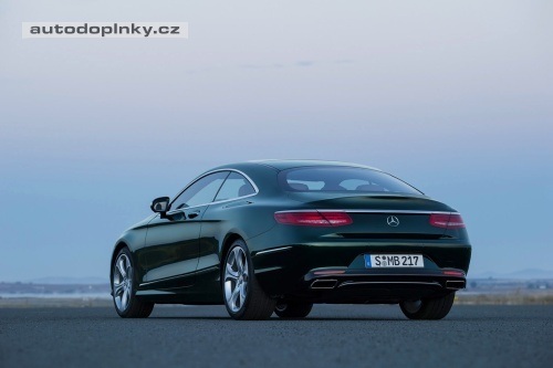 Mercedes t��dy S Coup� boduje