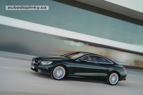 Mercedes t��dy S Coup� boduje