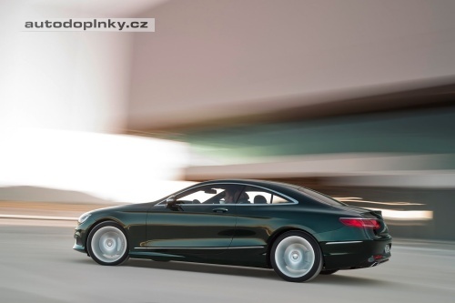 Mercedes t��dy S Coup� boduje