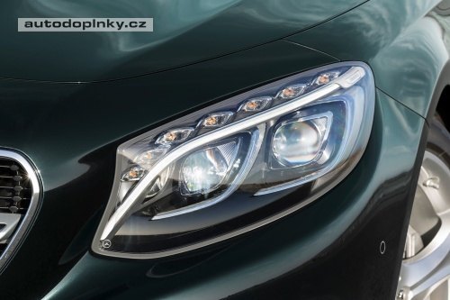 Mercedes t��dy S Coup� boduje