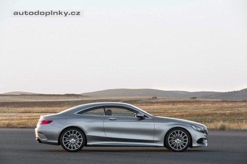 Mercedes t��dy S Coup� boduje
