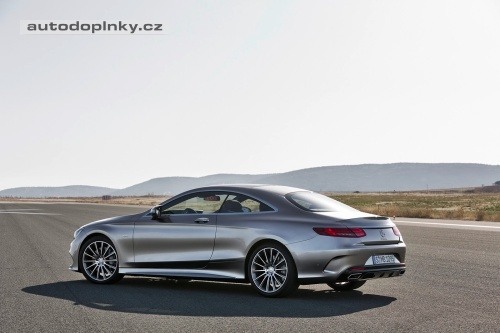 Mercedes t��dy S Coup� boduje