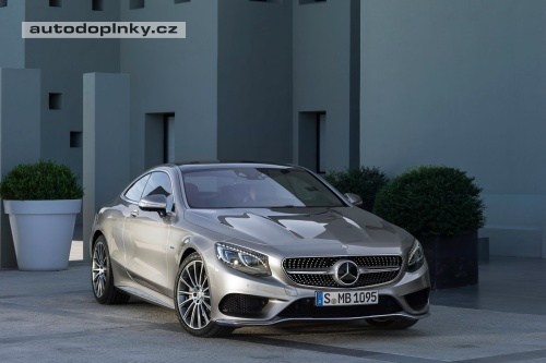 Mercedes t��dy S Coup� boduje