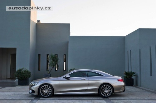 Mercedes t��dy S Coup� boduje