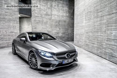 Mercedes t��dy S Coup� boduje
