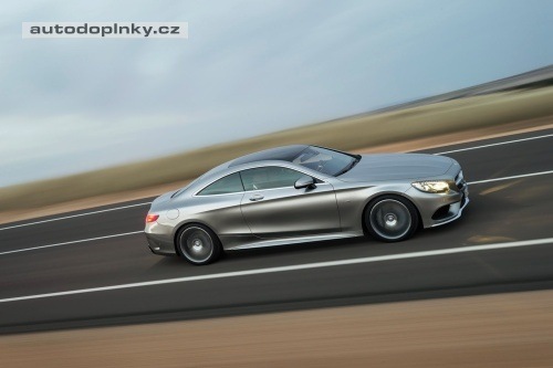 Mercedes t��dy S Coup� boduje