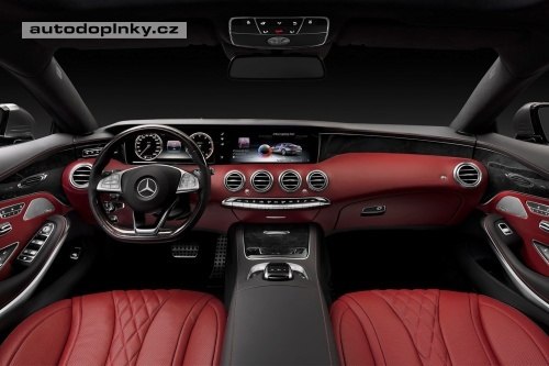 Mercedes t��dy S Coup� boduje