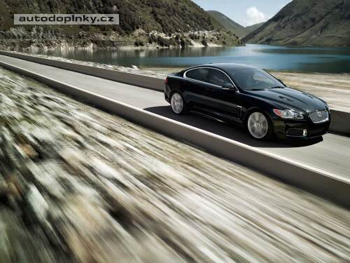 Jaguar p�edstavuje XFR