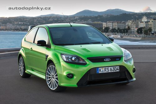 400 kus� Focusu RS nav�c