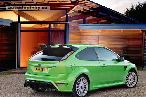 400 kus� Focusu RS nav�c