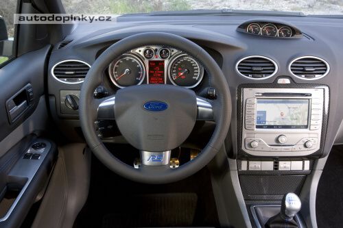 400 kus� Focusu RS nav�c
