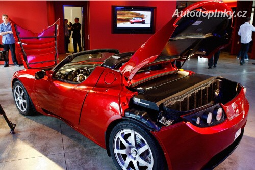 Tesla otev�ela showroom