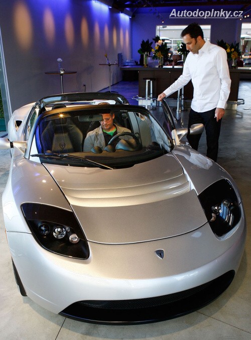 Tesla otev�ela showroom