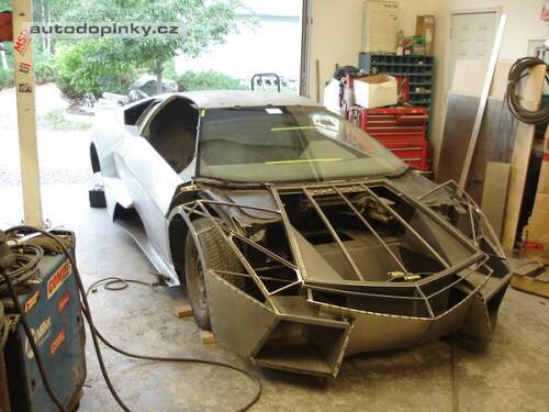 Reventon na b�zi Fiera