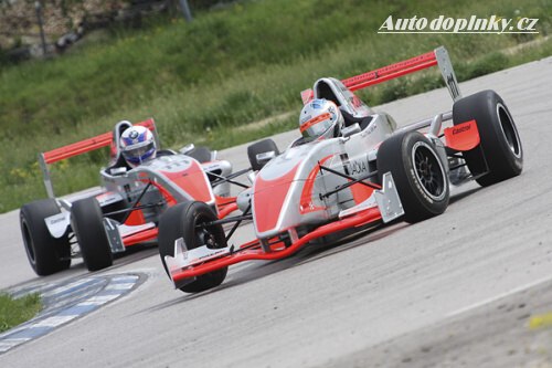 Jezdci Formule Renault testovali v Ma�arsku