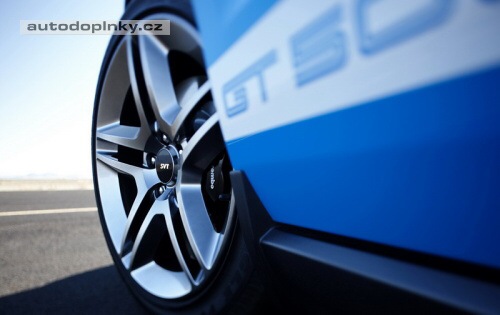 Ford Mustang GT 500 v nov�m