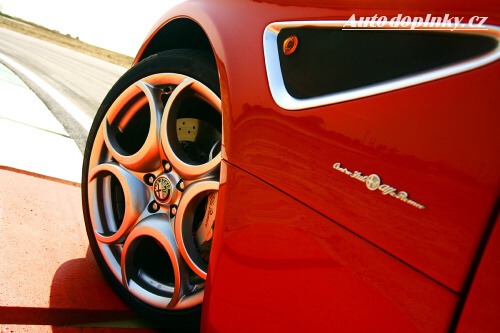 P��t� 8C na podvozku Ferrari