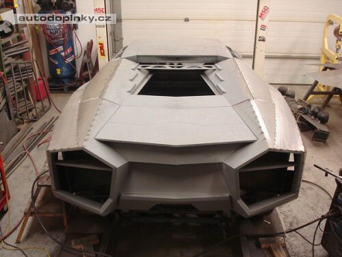 Reventon na b�zi Fiera