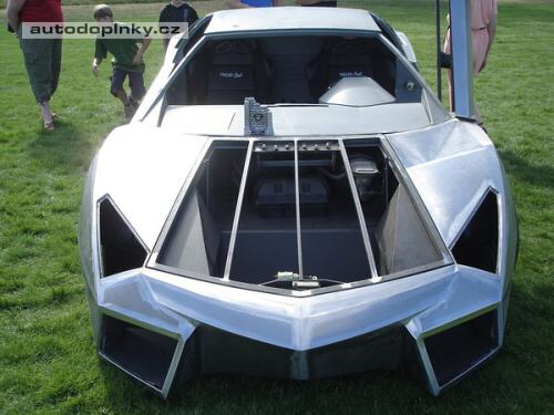Reventon na b�zi Fiera