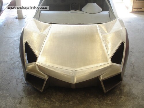 Reventon na b�zi Fiera