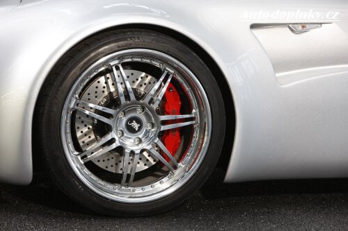 Wiesmann s desetiv�lcem M5
