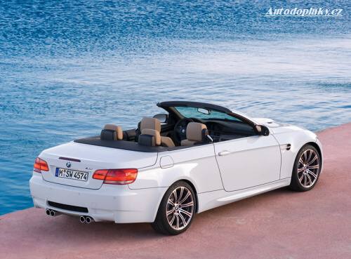 BMW M3 shodilo st�echu