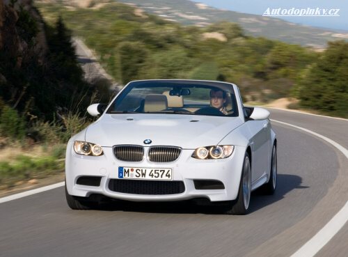 BMW M3 shodilo st�echu