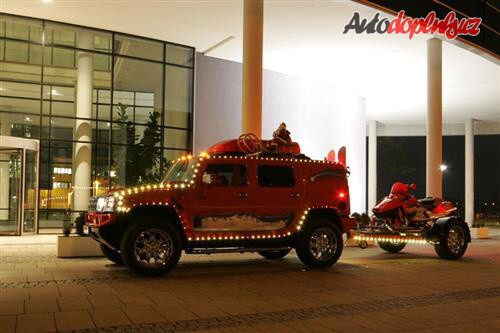 Santa osedlal Hummer H2